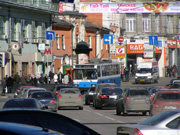 БКМ 20101 в плотном городском трафике у метро Китай-город